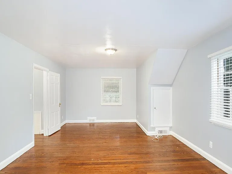 5806 Kenmore Rd — Photo 20