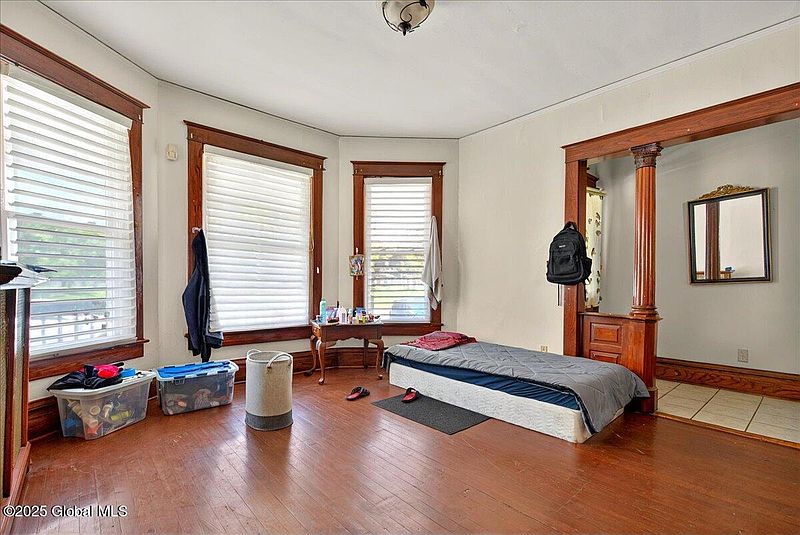 5th image of 272 Morton Avenue