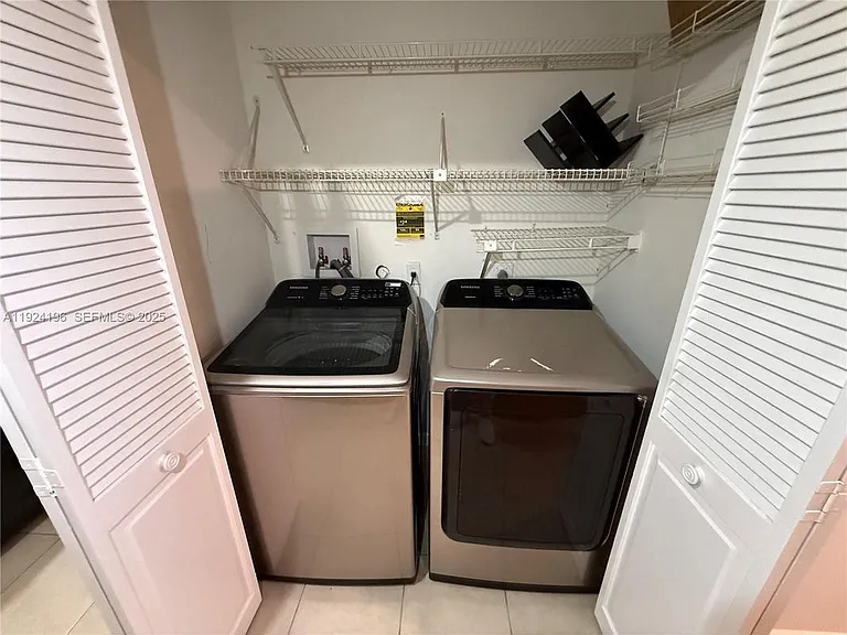 3325 Oak Dr #TOWNHOUSE — Photo 4