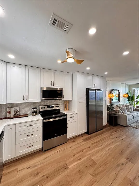 2 bed, 2.0 bath, 1012 sqft, $8,500 — Photo 3