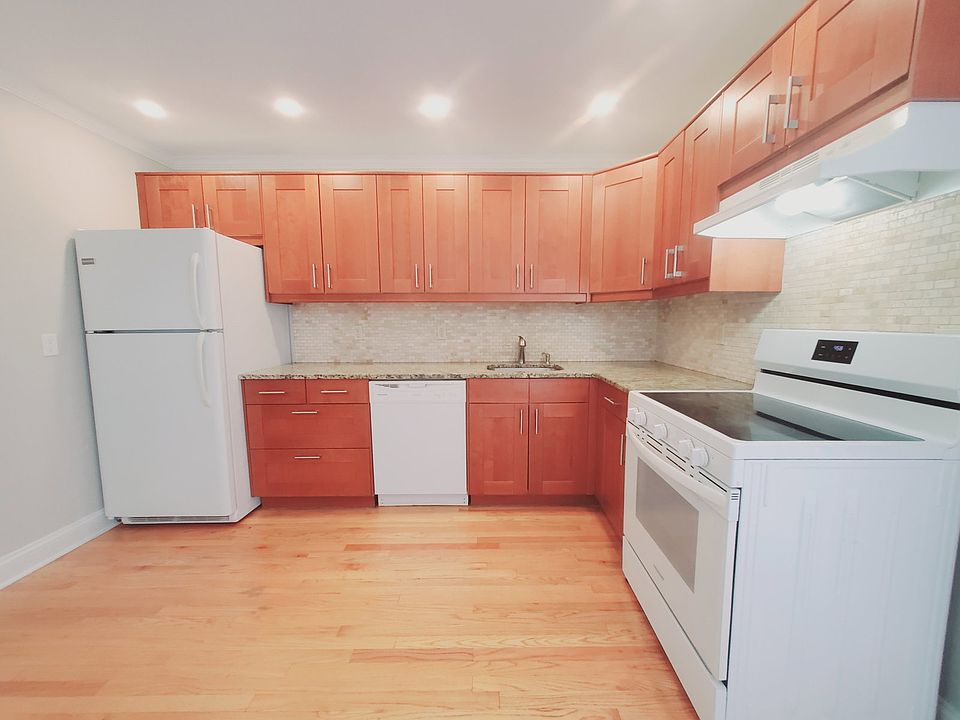 1st image of 409 Glenbrook Rd #F