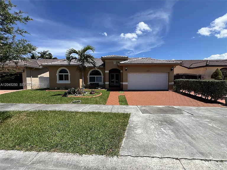 8842 NW 142nd Ln — Photo 1