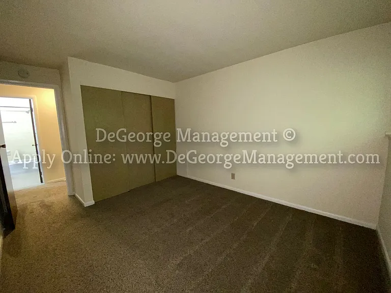 Woodside Court Apartments — Photo 31