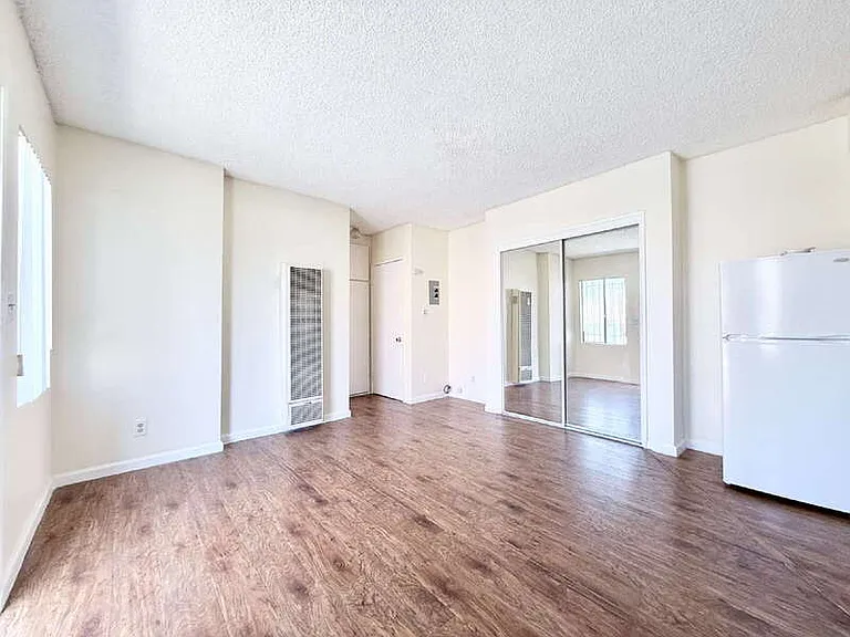 1497 W 29th St #3 — Photo 13