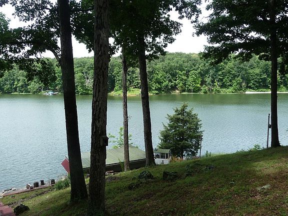 3rd image of 1490 Robin Woods Ln