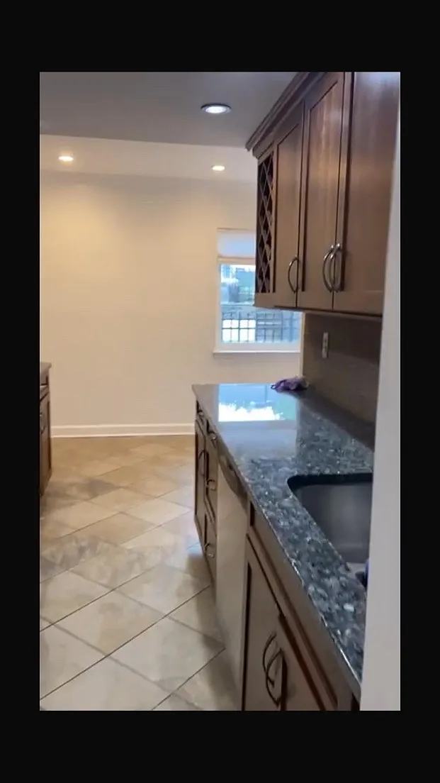 3 bed, 2.5 bath, 1800 sqft, $4,300 — Photo 3