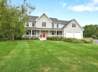 40W205 Deer Run Dr, Saint Charles, IL 60175