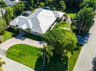 300 Hawser Ln, Naples, FL 34102