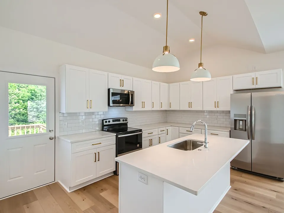 1124 Alcove Way