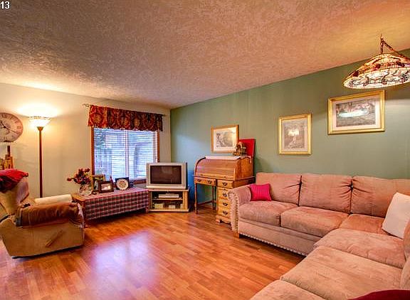 3rd image of 4212 SE Oak St
