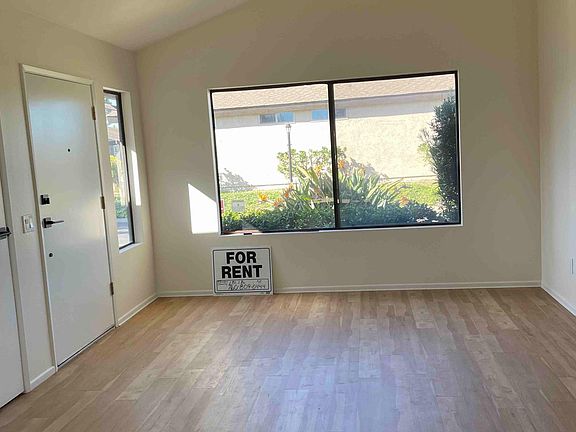 2nd image of 1412 Lombard St