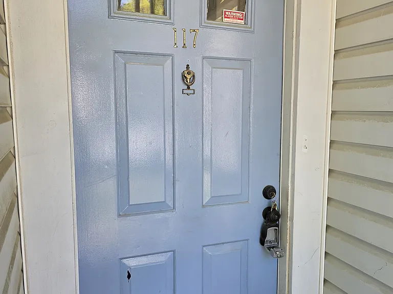 117 Kingsbury Dr — Photo 3