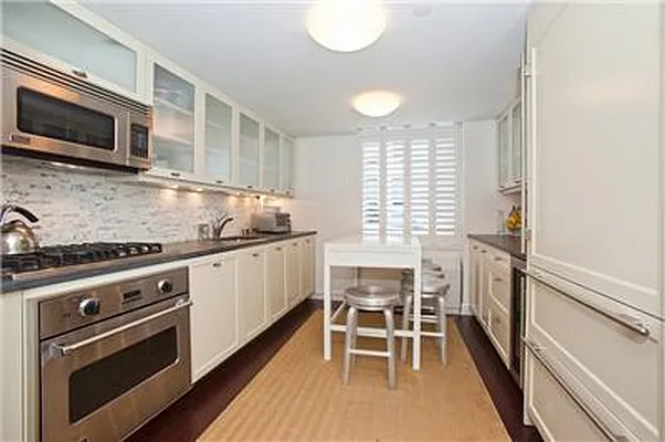 Sold by R New York | media 2