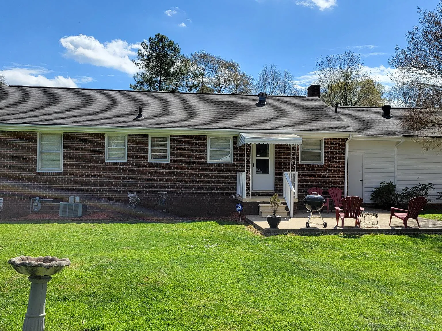 3 bed, 1.5 bath, 1515 sqft, $2,000 — Photo 2