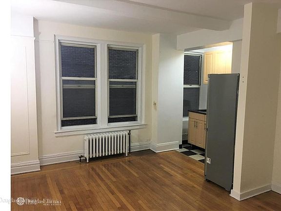 5th image of 309 W 57th St APT 806