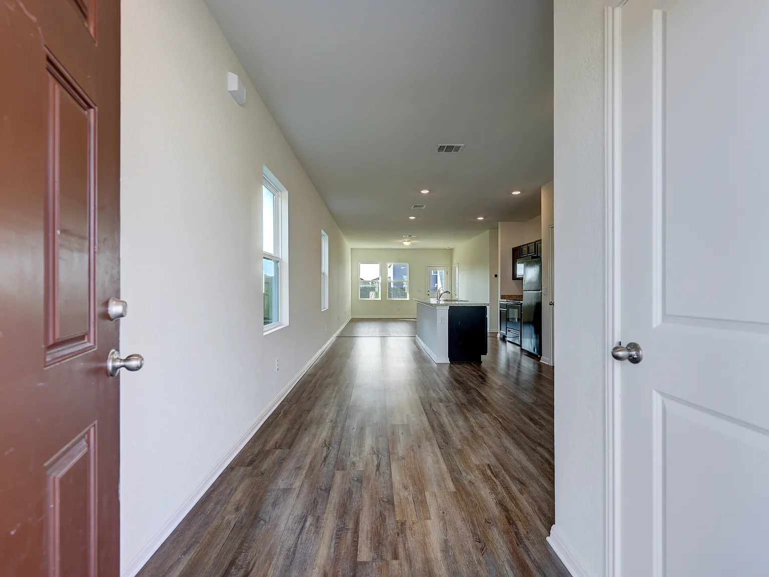 3 bed, 1402 sqft, $1,850 — Photo 2