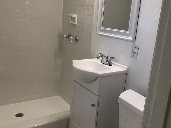5th image of 712 Larry Dr