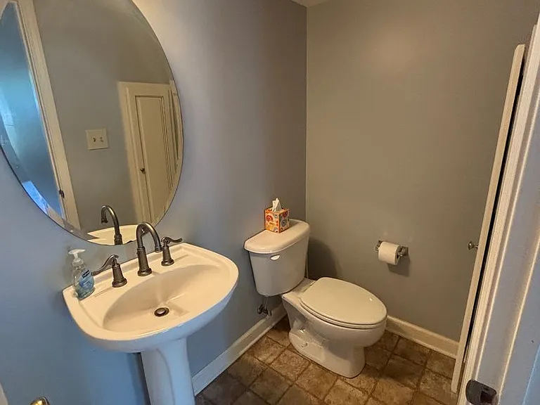 277 N Oak Ave — Photo 8