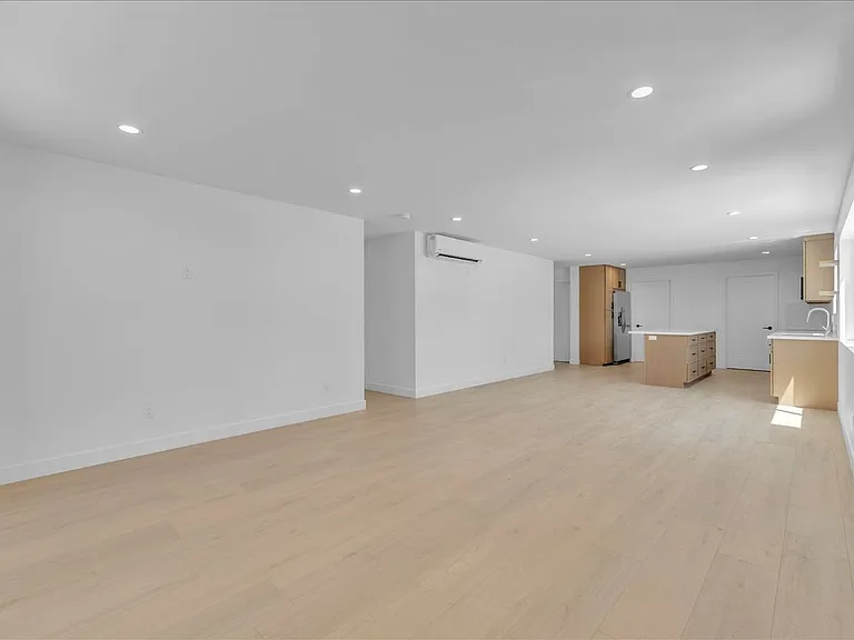 6915 Encino Ave #LOWER — Photo 17