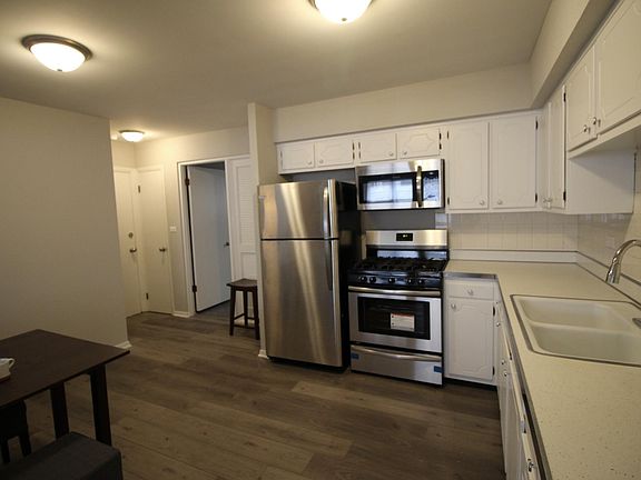 Eat-in kitchen area