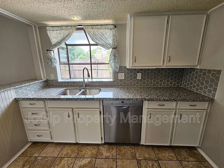 601 Harvest Hill St — Photo 11