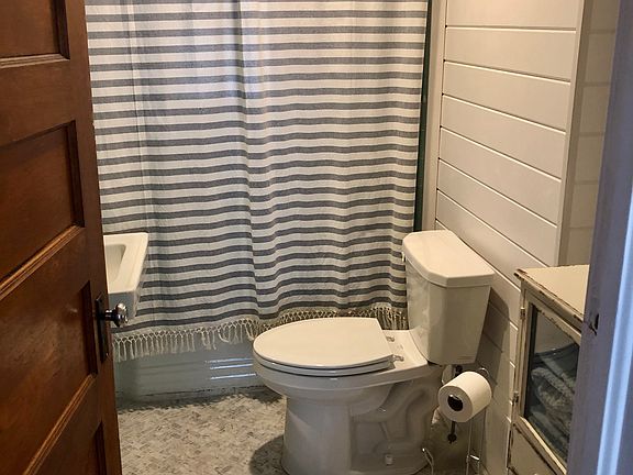 4th image of 8261 Beach Dr
