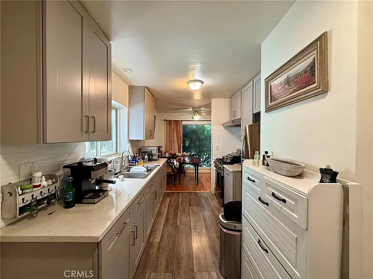 408 N Pacific Ave — Photo 3