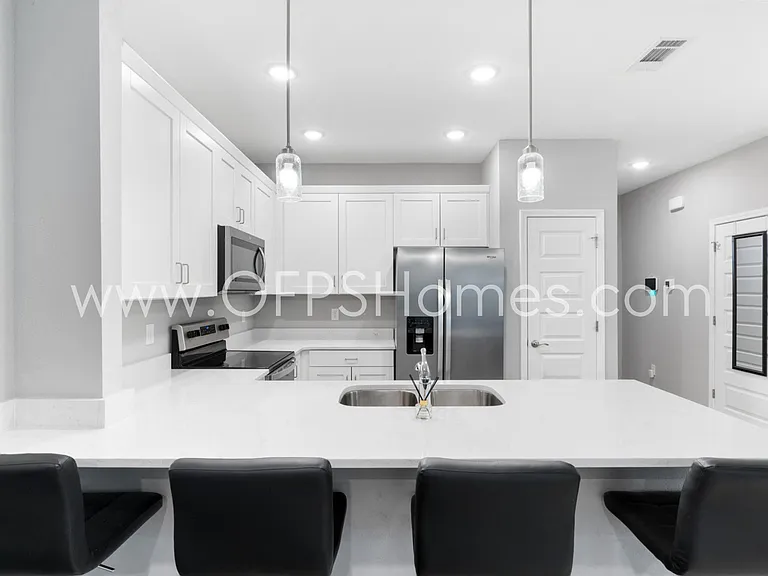 319 Carmel Dr #4 — Photo 6