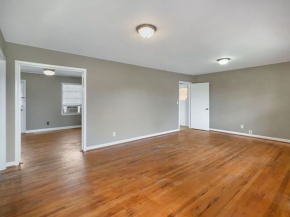 2nd image of 600 21st St E