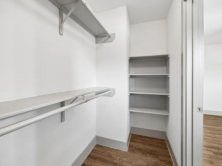 4300 Rosslyn — Photo 10