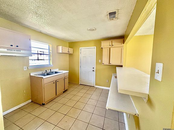 2nd image of 3114 Oswego St