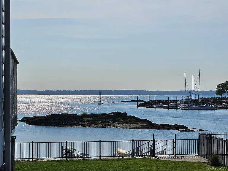 1035 Shore Acres Dr — Photo 26