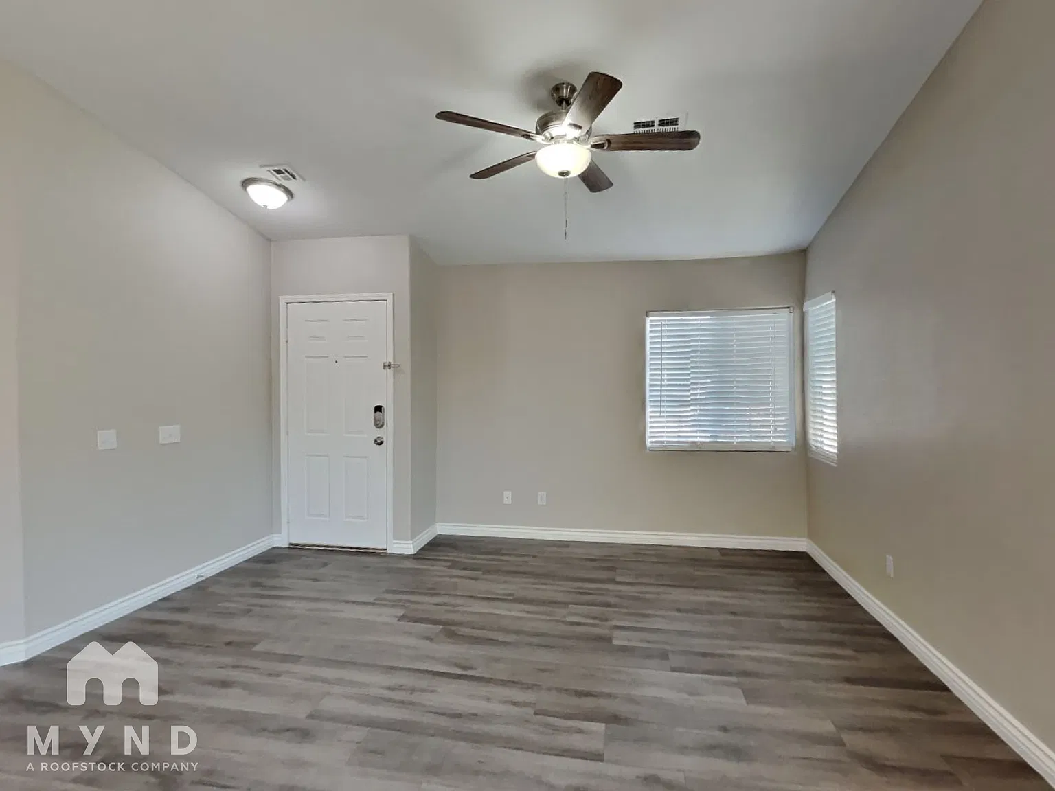 3 bed, 2.0 bath, 1144 sqft, $1,815 — Photo 4
