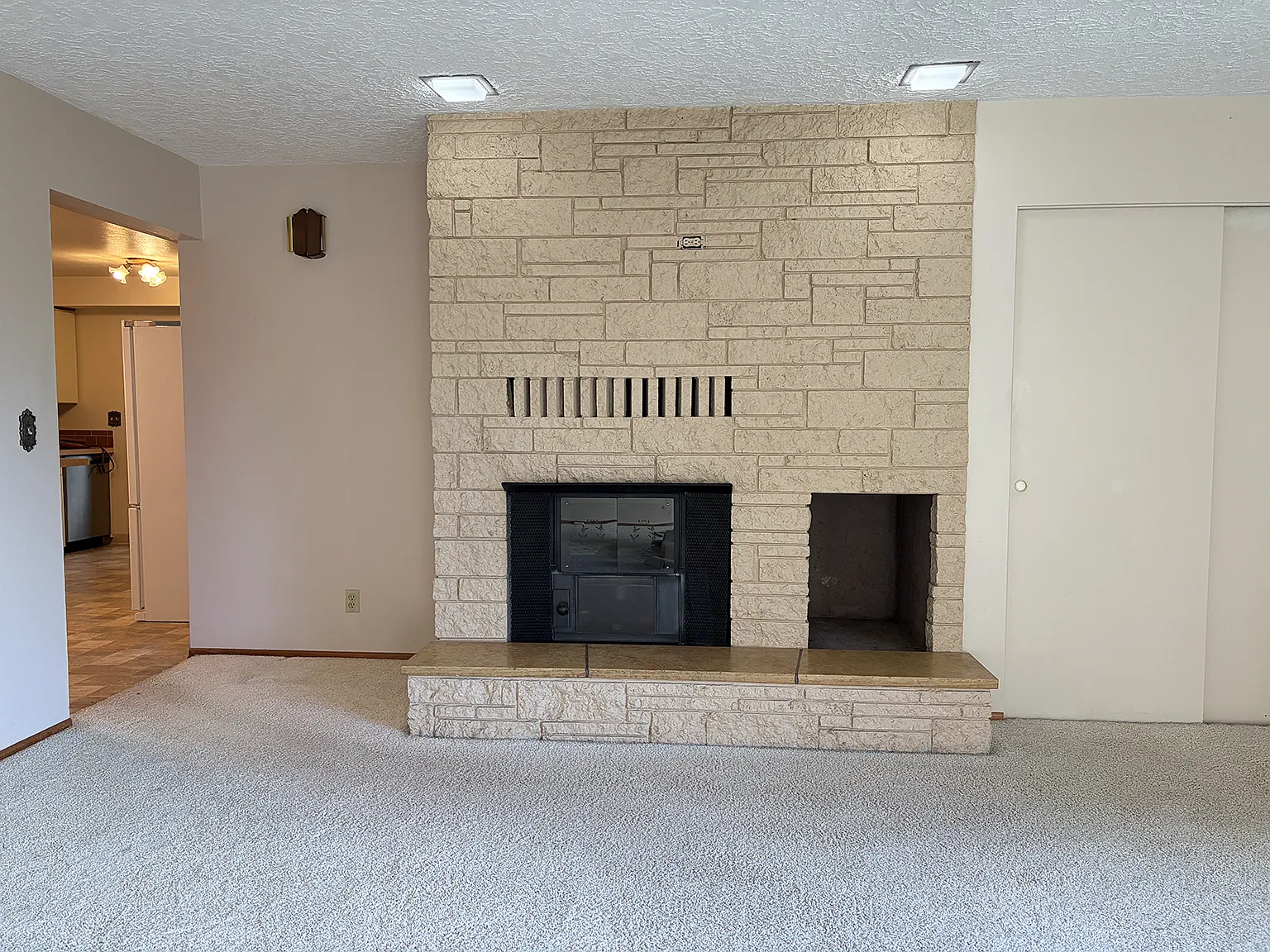 3 bed, 1.5 bath, 1260 sqft, $2,190 — Photo 2