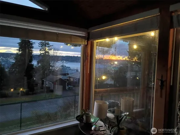 735 S Summit Avenue, Bremerton, WA 98312
