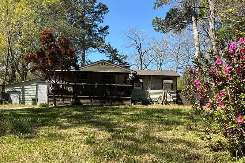 127 Lakeside Dr photo 1