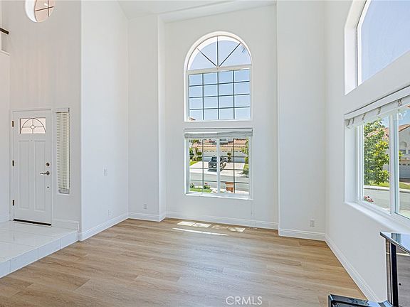 3rd image of 25533 Longfellow Pl