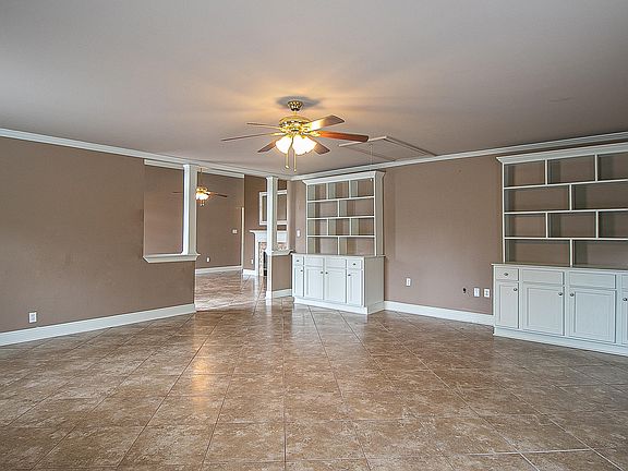 5th image of 932 Handsboro Pl
