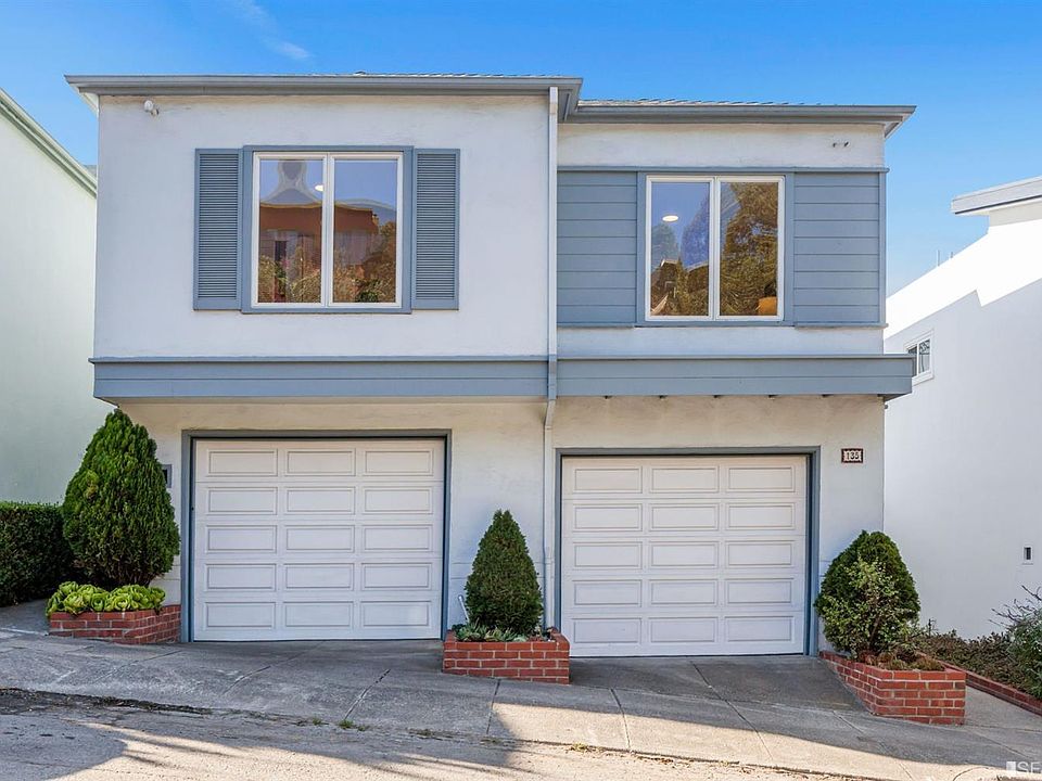 1st image of 135 Gladeview Way