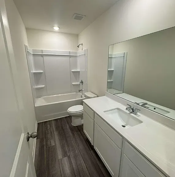 237 Silverton Dr — Photo 2