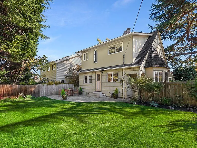 5502 37th Ave NE — Photo 13