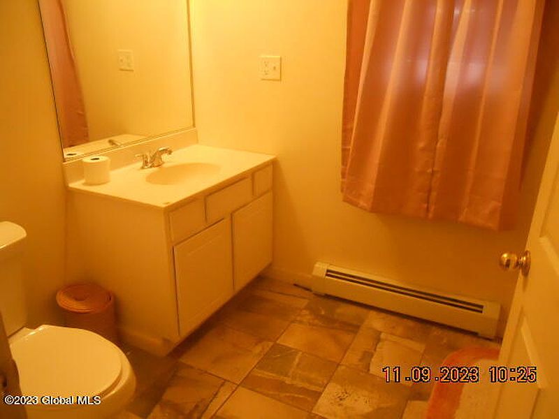 3rd image of 1693 Carrie Street