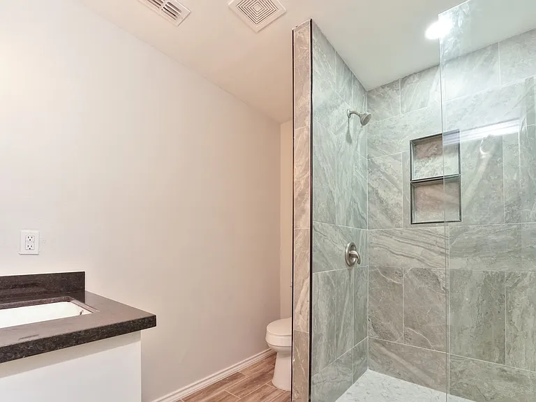701 W Chavez St — Photo 9