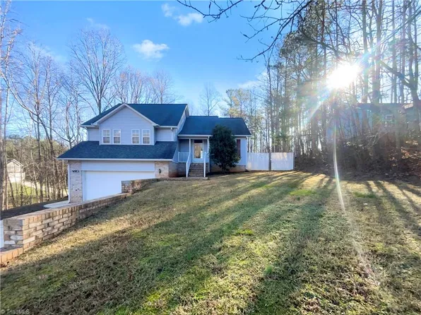 415 Cody Dr, Thomasville, NC 27360