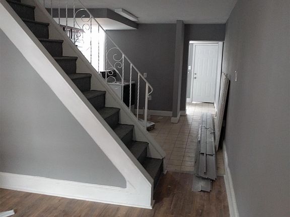 2nd image of 5925 N Beechwood St