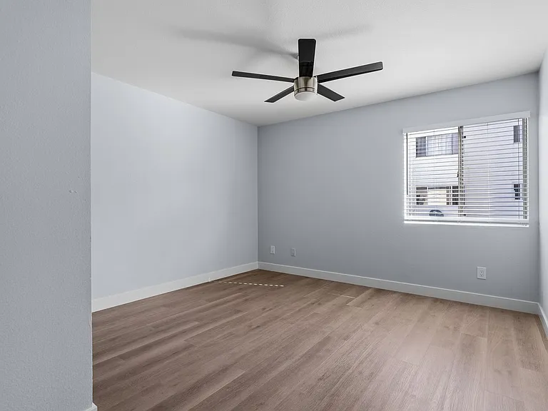 273 South Bonnie Brae — Photo 32