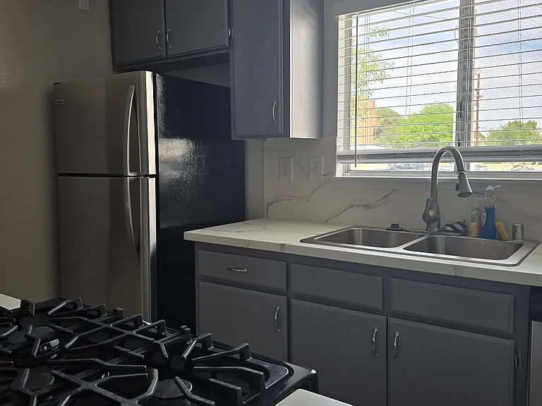 832 Commercial Ave #A & B — Photo 4