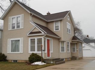 825 N 9th St, Manitowoc, WI 54220