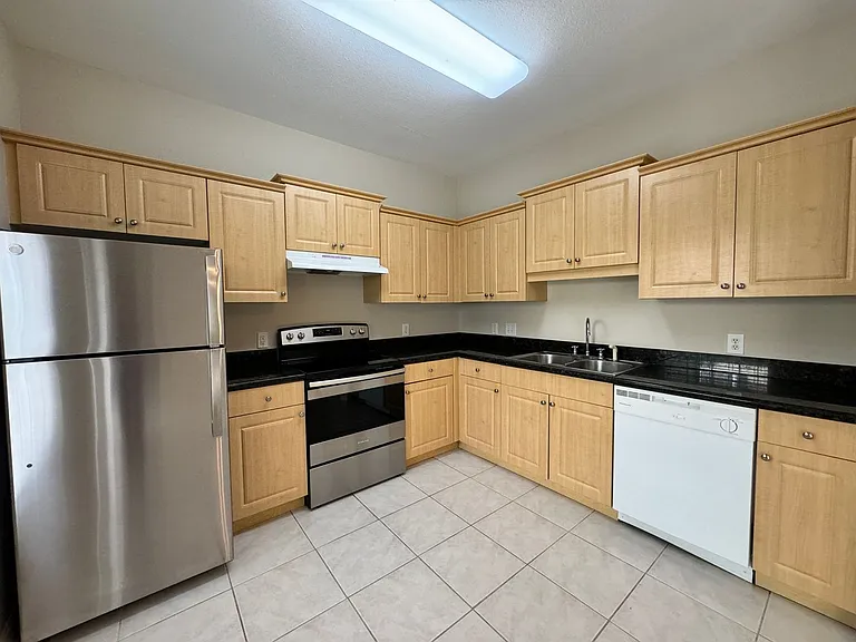 7750 Plantation Cir — Photo 20