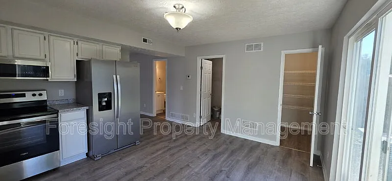 3 bed, 1.5 bath, 1232 sqft, $1,695 — Photo 4
